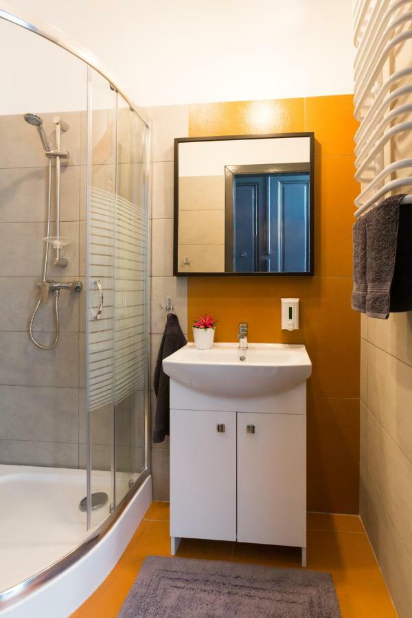 Dot Hostel - Pokoje I Noclegi W Centrum Bielsko-Biala Luaran gambar